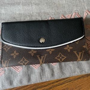 Black and brown wallet